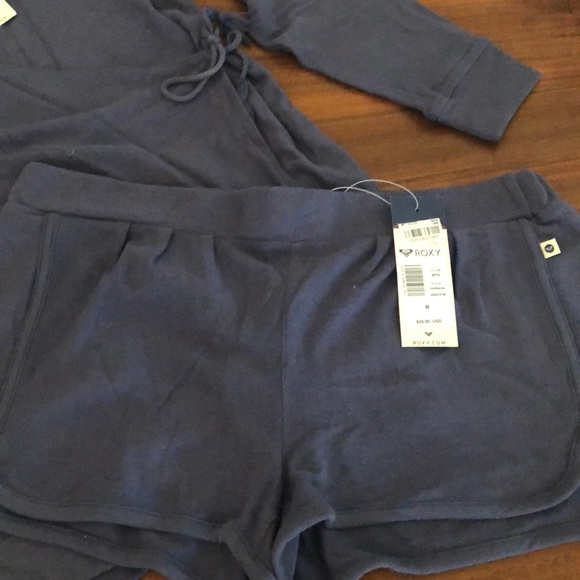 Roxy short set. - Picture 2 of 3
